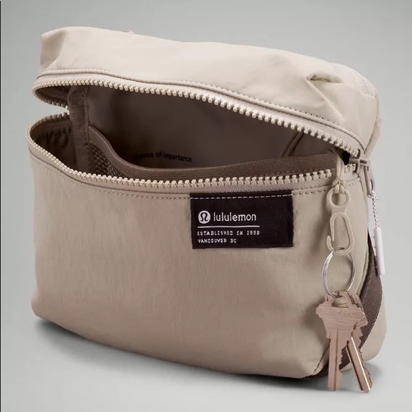 ‼️ISO‼️ lululemon clean lines belt bag.. looking for the raw linen color. - Picture 2 of 2
